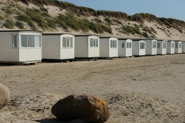 Quels sont les conseils pour un camping en région de dunes de sable en automne?